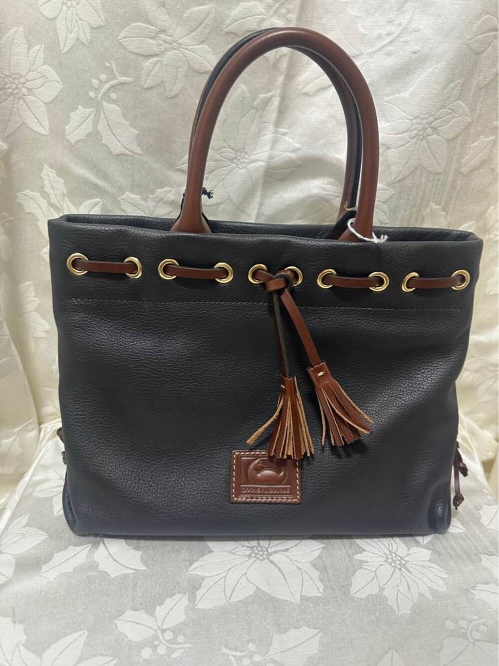 New Dooney & Bourke Tassel Tote Black Leather Handbag. B-285